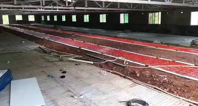 豬場(chǎng)空氣源熱泵地暖鋪管 豬場(chǎng)空氣源熱泵地暖鋪管