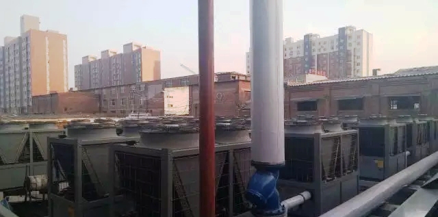 石家莊80000平米小區(qū)空氣源熱泵集中供暖案例實(shí)拍 石家莊80000平米小區(qū)空氣源熱泵集中供暖案例實(shí)拍